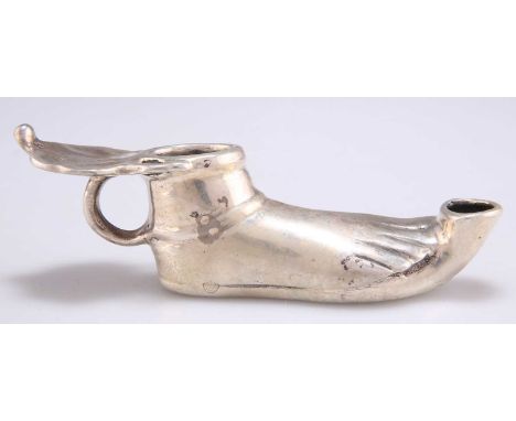 AN ITALIAN SILVER LAMP, by Visinoni, Venezia, 800 grade, in the form of a Roman foot-lamp. 14cm long, 4.9 troy ounces