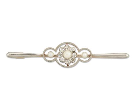 AN EARLY 20TH CENTURY PEARL AND DIAMOND BAR BROOCH, a pearl within a milgrain diamond cluster border and spaced by further pe