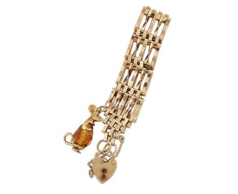 A 9 CARAT GOLD GATE LINK BRACELET, to a 9 carat gold padlock clasp, with a 9 carat gold and paste mouse charm. Hallmarked Lon