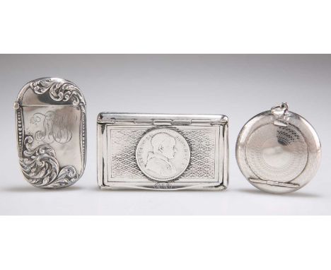 AN AMERICAN STERLING SILVER VESTA CASE, chased with scrolling leaves; together with A 19TH CENTURY SNUFF BOX, the cover with 