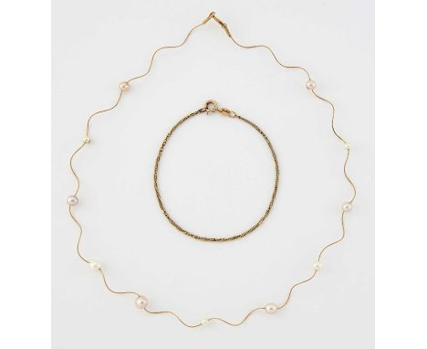 A CULTURED PEARL NECKLACE, vari-sized cultured pearls threaded to a coiled chain, marked '750', 40cm long; together with A RO