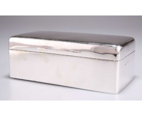 A GEORGE V LARGE SILVER CIGAR BOX, Army &amp; Navy Cooperative Society Ltd, London 1925, plain rectangular with hinged cover,