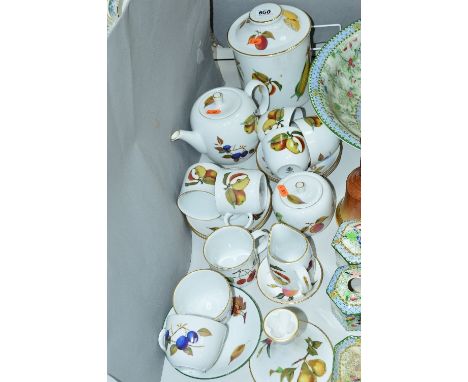 A COLLECTION OF ROYAL WORCESTER 'EVESHAM' TEA WARES, to include cups, saucers, tea pot and biscuit barrel, etc