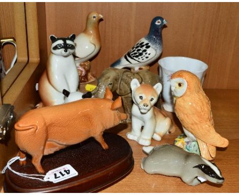 VARIOUS ANIMAL ORNAMENTS AND A ROYAL ALBERT MUG, to include Royal Doulton Tamworth Pig DA215, on plinth, a Beswick Barn Owl N