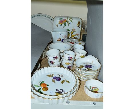 ROYAL WORCESTER 'EVESHAM' TABLE WARES, to include quiche dishes, serving dishes, ramekins and casserole dishes, etc (twenty s