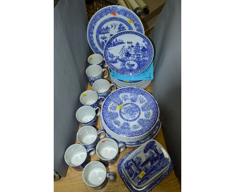 VARIOUS SPODE COLLECTORS PLATES, MUGS, CHEESE DISH, etc, to include twelve 'Willow Pattern Series' plates with certificates, 