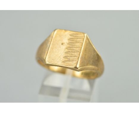 A MID 20TH CENTURY 9CT GOLD GENTS SIGNET RING, square shaped head with diamond cut detail, ring size R, hallmarked 9ct gold, 