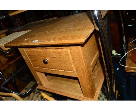 A MODERN OAK BEDSIDE CABINET, with one drawer and one shelf