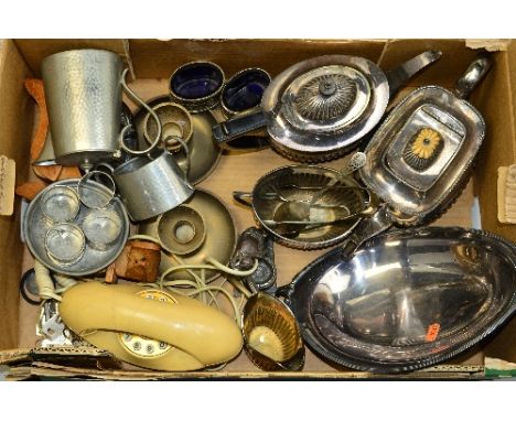 A MIXED LOT, to include a hammered pewter teapot, sugar bowl, dish and napkin rings, a silver plated tea service, two glass l