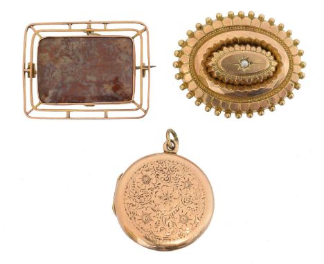A selection of jewellery, A selection of jewellery, to include an agate brooch, split pearl brooch, and a hinged locket, leng