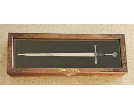 The Lord of The Rings Miniature Reproduction Sword of Middle-earth, Collector edition letter opener in presentation case. Goo