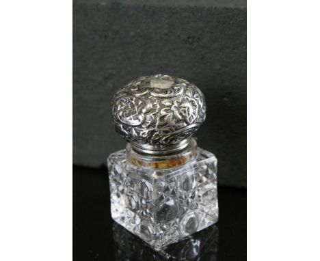 A fully hallmarked sterling silver topped glass scent bottle with maker mark for William Hutton &amp; Sons, an assay mark for