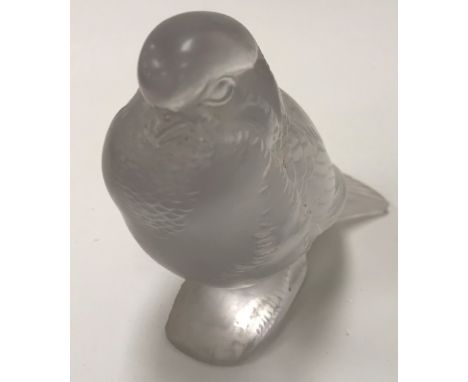 A René Lalique "Moineau Fier" figure of a seated bird, signed to base "R Lalique France" and No'd 1149 9 cm high