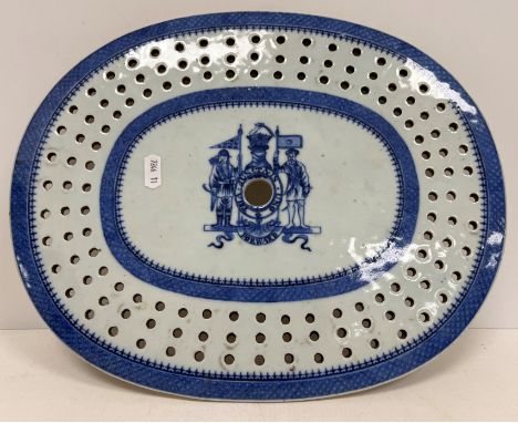 A Chinese Qianlong (circa 1790) blue and white armorial tureen stand decorated to the centre field with the arms of Admiral S