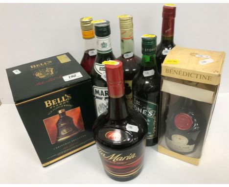 One bottle Bells Finest Old Scotch Whisky Christmas Decanter 1992 in original carboard box, one bottle Fundador Pedro Domecq 