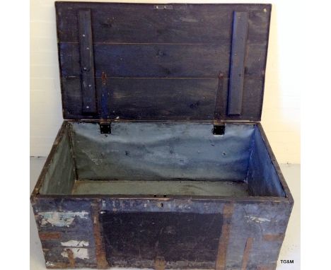 A lead lined military trunk h46 x w102 x d58 cm
