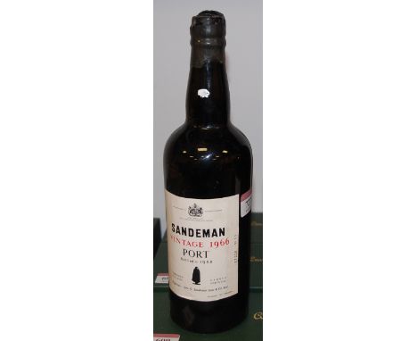 Sandeman vintage port, 1966, one bottle Condition Report / Extra Information Upper shoulder.
Seal with losses.
