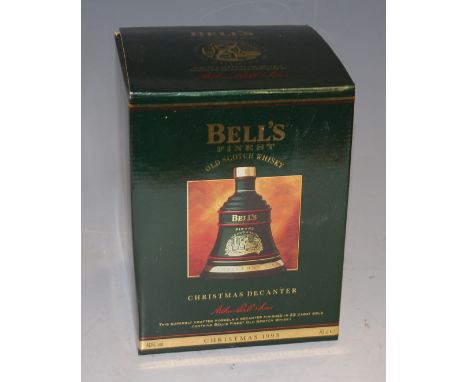 Bell's Old Scotch Whisky, six boxed commemorative Christmas decanters for the years; 1993, 1994, 1995, 1996, 1997 and 1998, e