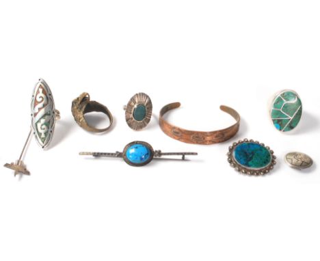A selection of jewellery to include some Native American examples including a Hopi medallion / clip having an overlay design,