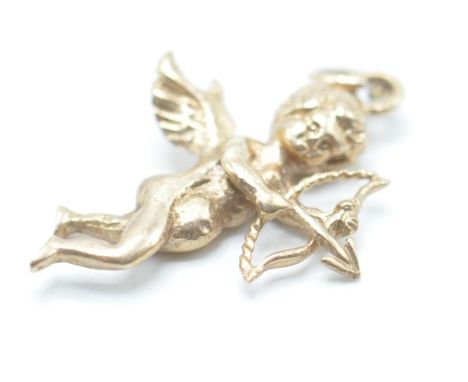 A hallmarked 9ct gold pendant in the form of cupid with a bow and arrow having a pendant bale to the top. Hallmarked London 1