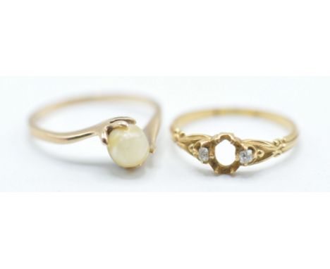 A hallmarked 9ct gold ring set with a single pearl in a clasp modelled as hands (marked 375, size P, weight 2g) together with