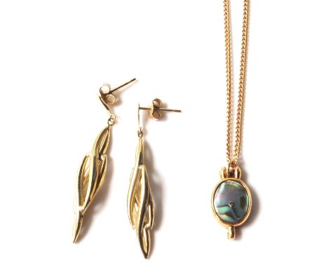 A stamped 9ct gold fine link necklace chain having a mother of pearl pendant&nbsp; in a yellow metal setting, together with a