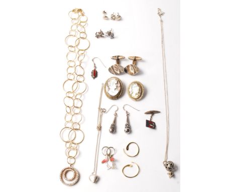 A selection of ladies silver jewellery to include a stamped 925 gilt necklace having round links with a pendant set with whit