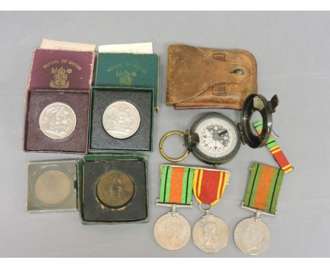 Medals, including a WWII pair to Assistant Divisional Officer Leslie Horton, Fire Brigade, another defence medal, a Thomas Ar