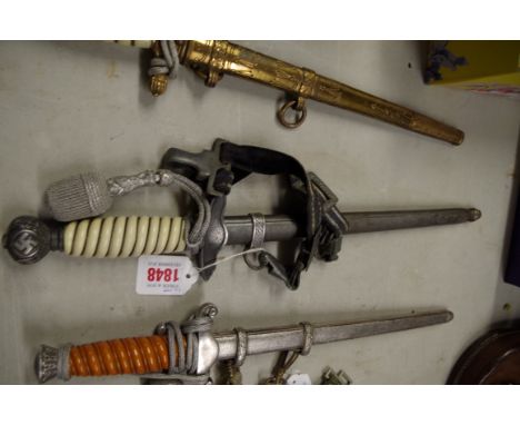 A World War II German 2nd pattern Luftwaffe dagger, with hangers by ACS. 