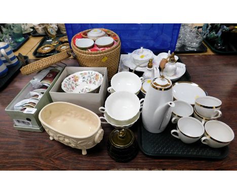 Various porcelain and effects, to include a Holkham Hall planter, a Minton Haddon Hall side dish, various Aynsley and Wedgwoo