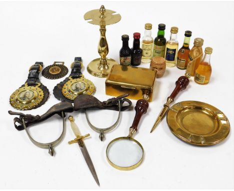 A quantity of brassware, to include horse brasses, brass trinket box, magnifying glass, alcohol miniatures, two horse brasses