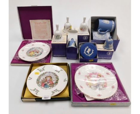 A group of boxed Wedgwood bells and trinket dishes, together with three collectors plates. 