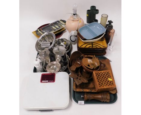 Various household China and effects, to include various stainless steel kitchenalia, wooden ornaments, salt shaker, trays, st