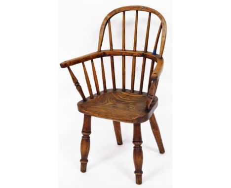 A late 19thC/early 20thC child's or doll's Lincolnshire style Windsor chair, with plain spindles, C shaped arms, turned suppo
