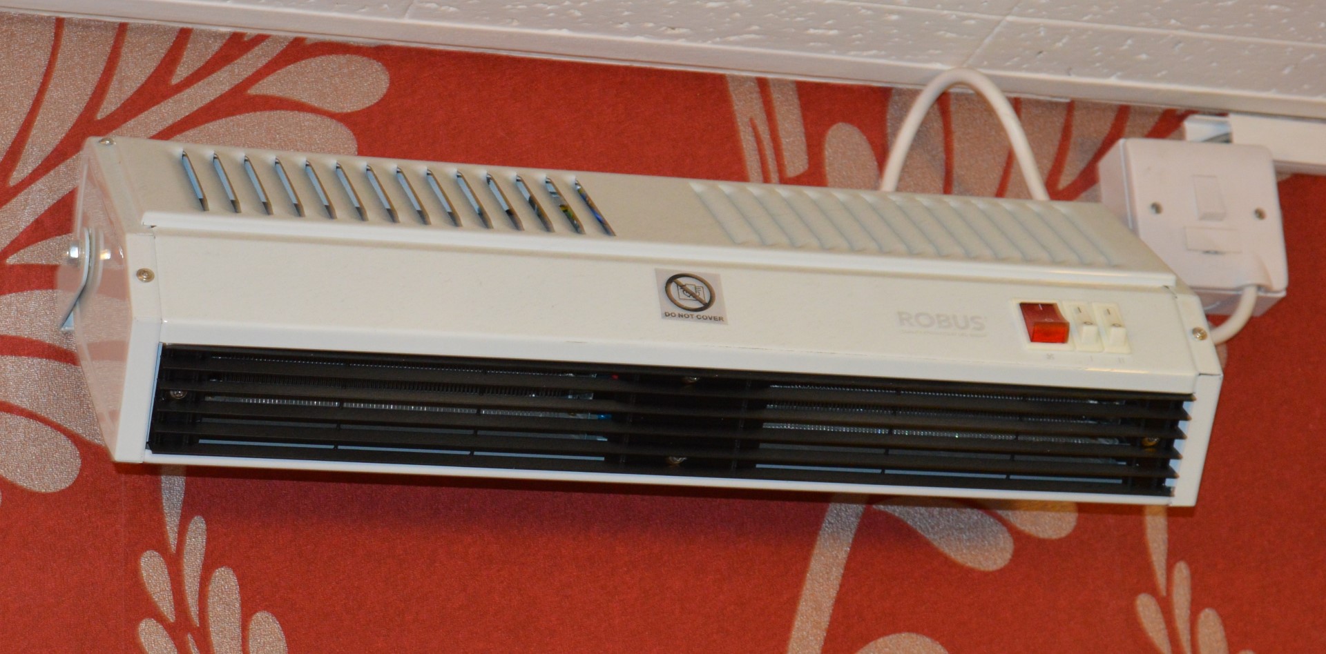 1 x Robus 3KW Air Curtain Heater Perfect For Mounting Over Doors in