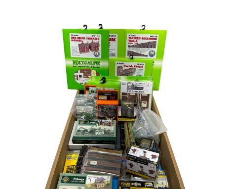 Model railway trackside accessories including Metcalfe 'N' scale card construction kits, Graham Farish yard crane, road side 