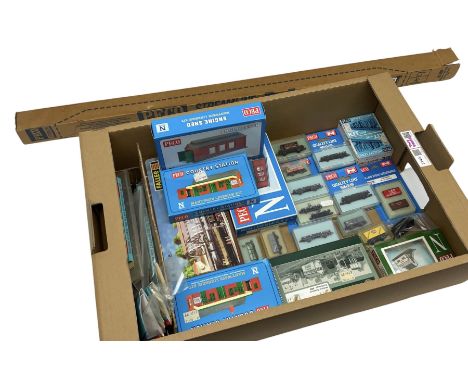 Peco N-gauge - twelve goods wagons in hard plastic cases; various unassembled kits including Country Stations, Engine Sheds, 