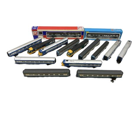 Hornby/Tri-ang '00' gauge - 'Blue Pullman' DMU six-car set; Class 43 HST 125 pair of locomotives Nos.43010/43011; and seven I