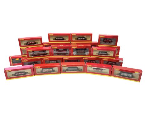 Hornby '00' gauge - Rolling stock including Extra Long CCT Van B no. 1267, SR Bogie Luggage Van, 4 Plank Wagon 'Stonehouse' n