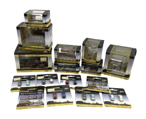 Graham Farish 'N' gauge - eight Scenecraft by Bachmann trackside buildings including Country Station, Hampton Lodge, Great ce