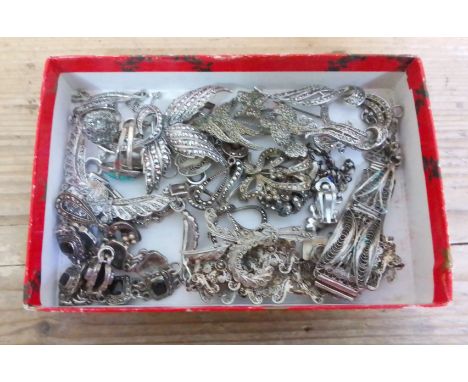 A tray of assorted vintage jewellery including marcasite and filigree.  