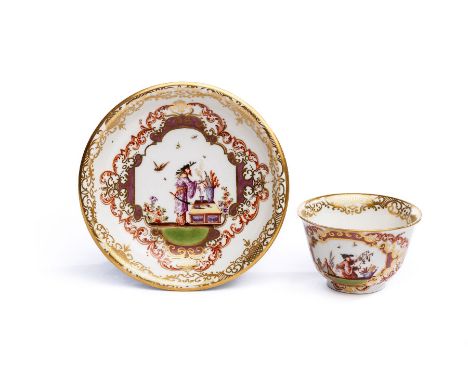   Koppchen mit Unterschale, Meissen 1723/25 Koppchen mit Unterschale, Meissen 1723/25,  weißes Böttgerporzellan, beide Teil 