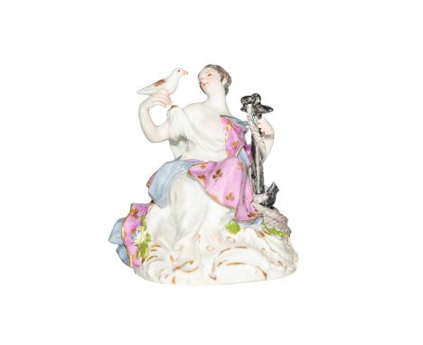   Figur Dame mit Anker + Taube Auf ovalem Rocaille reliefiertem Sockel an einen Baumstamm gelehnte Dame mit einer Taube und e