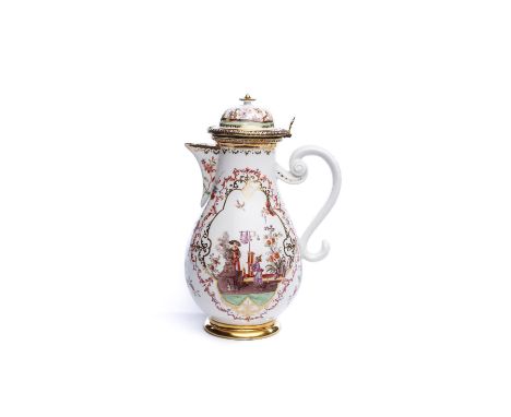   Kanne, Meissen 1724 Heißwasser-Kanne mit Deckel, Meissen 1724,  Böttgerporzellan, staffiert mit farbigen Chinoiserie Szenen