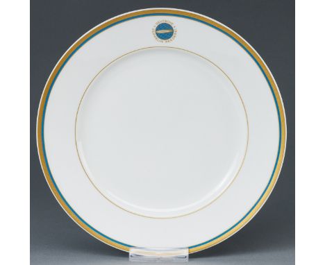 Limitierter Speiseteller aus dem Service der Deutschen Zeppelin-ReedereiHeinrich und Villeroy &amp; Boch, Mettlach 1985. Bone