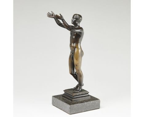 Künstler des 20. JahrhundertsNach Leochares - Betender Ephebe - Bronze. Braun patiniert. Marmor. H. o./m. Sockel 29,6/33 cm. 