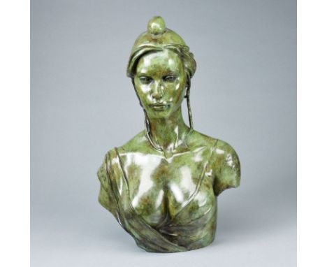 Marie Paule Deville-Chabrolle1952 Meknes - lebt und arbeitet in Frankreich - "LA MARIANNE DE L`AN 2000" - Bronze. Grünlich br