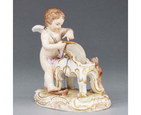 Amor, einen Pfeil schleifendKönigliche und Staatliche Porzellan Manufaktur, Meissen 1850-1924. Porzellan, weiß, glasiert. Pol