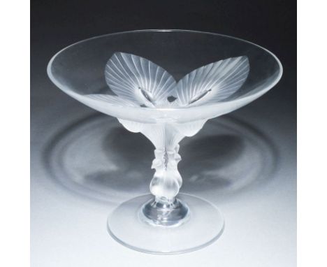 Tazza Virginia - PfauLalique, Wingen-sur-Moder. Farbloses Glas, formgepresst, z. T. mattiert. Unter dem Stand bez.: Lalique R