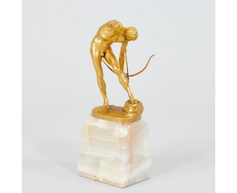 Otto Lessing1946 Düsseldorf - 1912 Berlin - Bogenschütze - Bronze. Gold patiniert. Onyxsockel. H. o./m. Sockel 17,3/28,4 cm. 